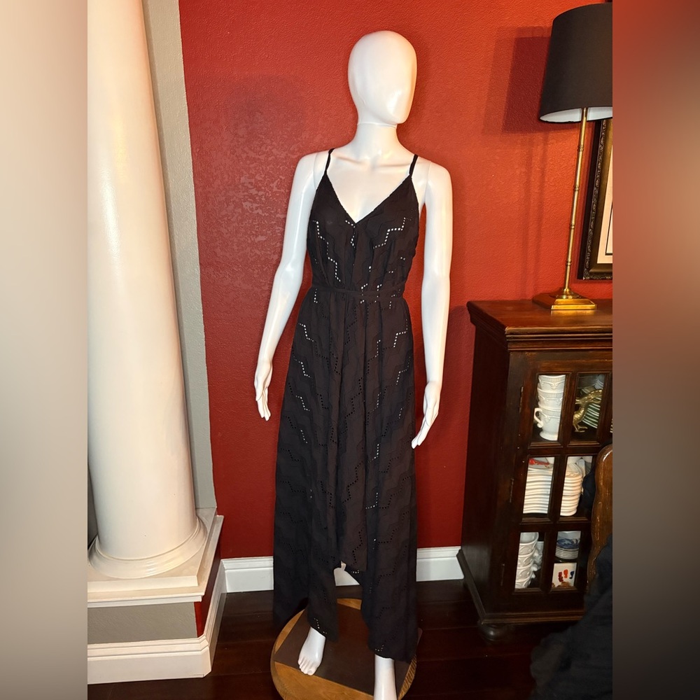 Lovestitch- Gisele Eyelet Beach Dress. Size M/L - Picture 5 of 8